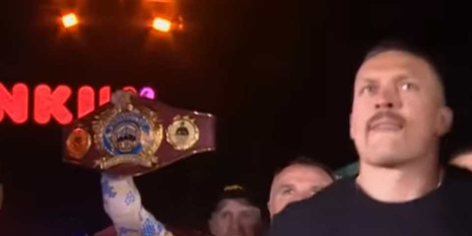 "Pravoslavlje ili smrt"! Usik je veliki pravoslavac, ovako je ušao u ring (VIDEO/FOTO)