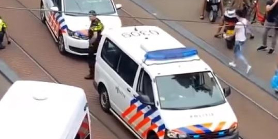 Talačka kriza u "Eplovoj" prodavnici u centru Amsterdama! U toku akcija policije, građanima NAREĐENO DA NE NAPUŠTAJU DOMOVE! (VIDEO)