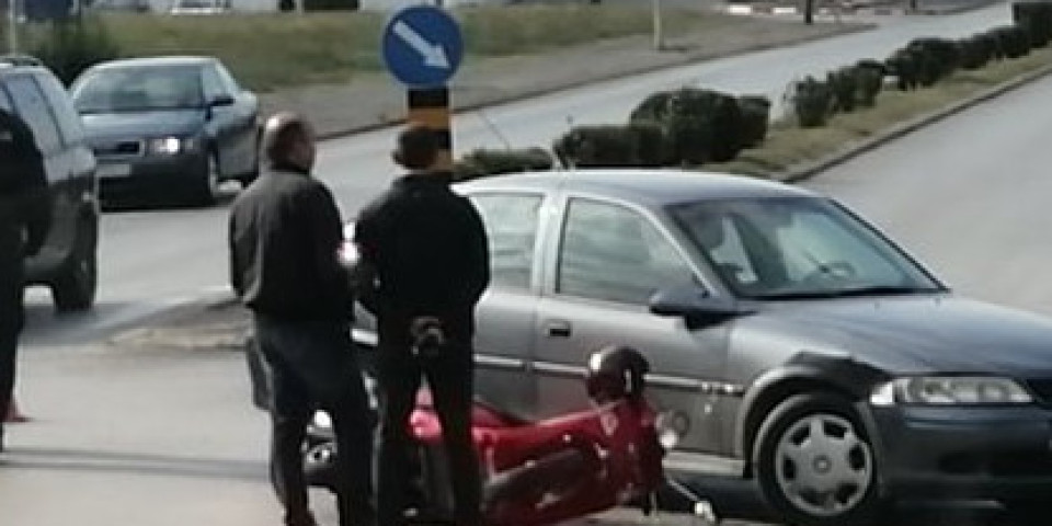 TRAGEDIJA U SURČINU! Automobil pokosio muškarca na mopedu, OSTAO NA MESTU MRTAV!