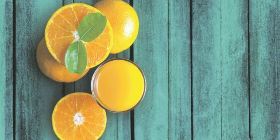SJAJAN TRIK! Evo kako da oljuštite pomorandžu pomoću kašike!