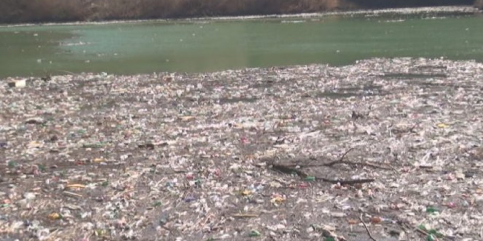 PROPAST, TUGA, BOLEŠTINA, KATASTROFA! Nekad jedna od najčisitijih reka Srbije sad je DEPONIJA OLUTAJUĆEG OTPADA! (FOTO)