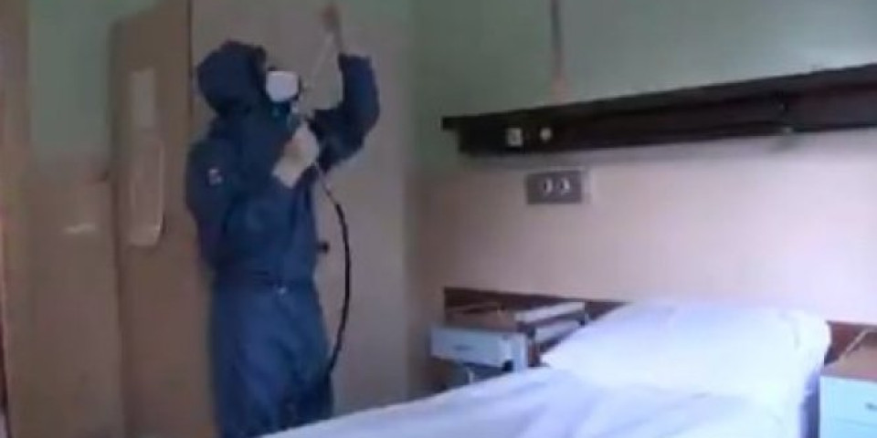 OVAKO TO RADE RUSKI STRUČNJACI! Ministarstvo odbrane Rusije pohvalilo se snimkom na kojem eksperti dezinfikuju bolnicu u Nišu! (VIDEO)
