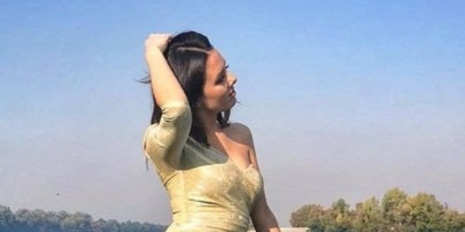 NAKON TRAGEDIJE STALA NA "LUDI KAMEN"! Pevačica objavila fotografiju u venčanici i pohvalila se pratiocima