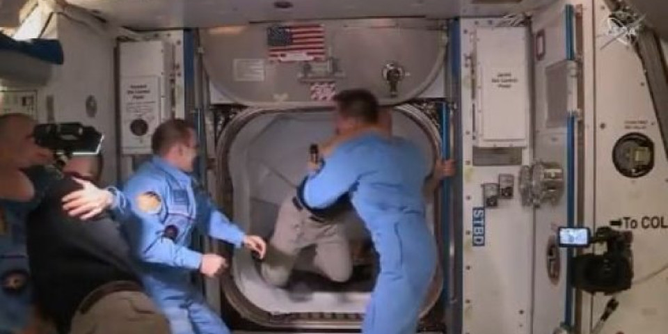 PRVI SNIMCI IZ SVEMIRA! Astronauti sa Maskove rakete se iskrcali na Međunarodnu svemirsku stanicu! (VIDEO)