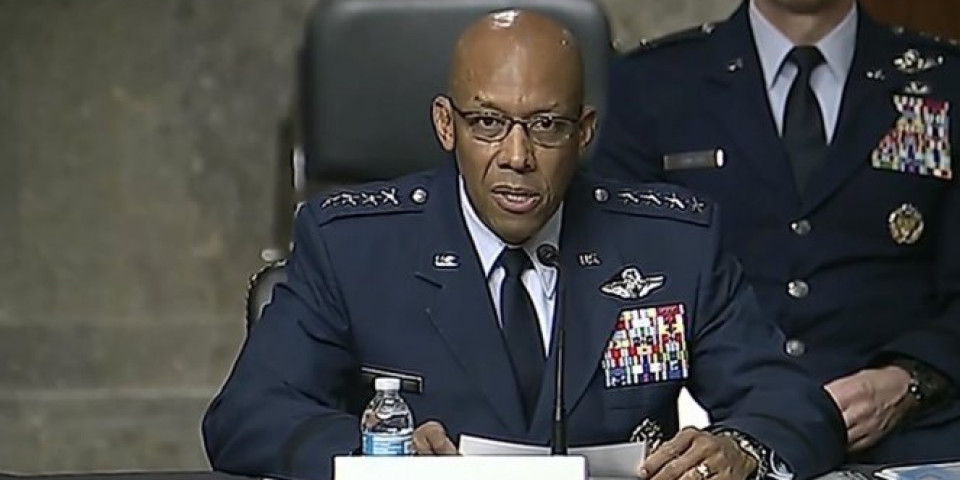 U JEKU RASNIH NEMIRA Afroamerikanac novi komandant vazduhoplovnih snaga SAD! (VIDEO)