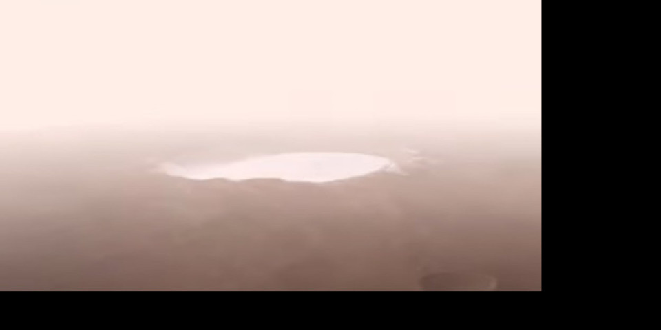 DOKAZ DA JE ŽIVOT MOGUĆ NA MARSU! Svemirska agencija objavila spektakularan snimak kratera punog leda! (VIDEO)