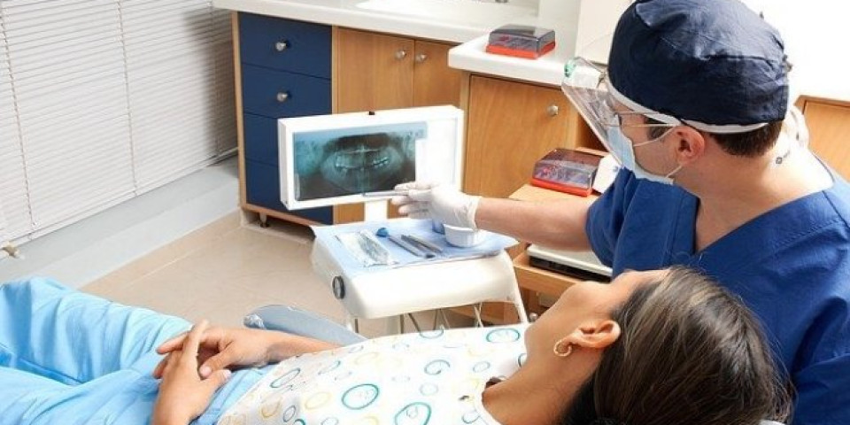 BIZARNO! DRAMA U STOMATOLOŠKOJ ORDINACIJI U BEOGRADU! Pacijentkinja progutala zubarski alat