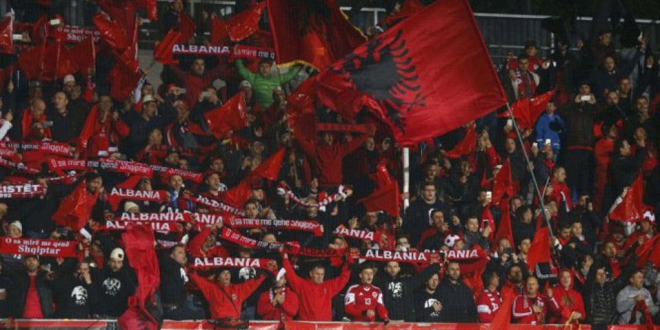 HAOS U TIRANI! Nova ALBANSKA SRAMOTA, meč PREKINUT! Poljaci doživeli TEROR posle gola! /VIDEO/FOTO/
