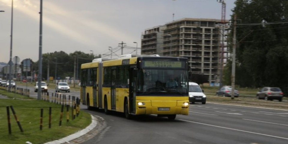 AMSS: Manje vozila u gradovima, umeren saobraćaj na putevima u Srbiji