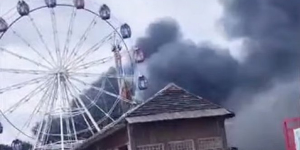 HOROR U KINI! Požar u zabavnom parku, najmanje 13 osoba poginulo! (VIDEO)