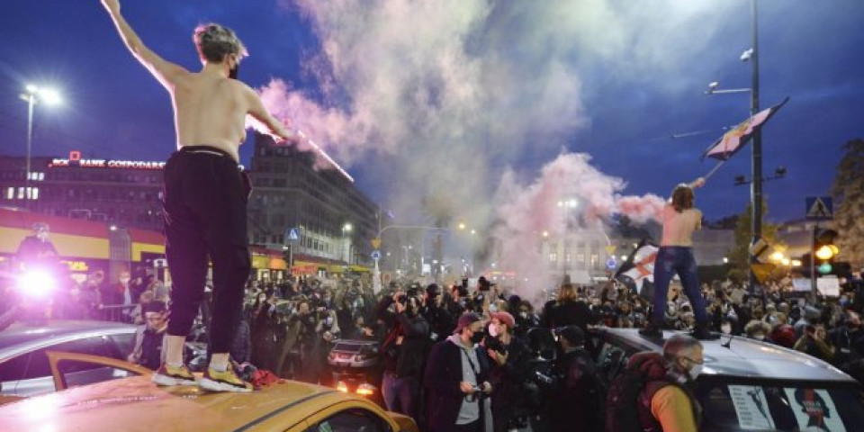 EVROPA ĆUTI I OKREĆE GLAVU! Protesti blokirali Poljsku, narod se pobunio zbog jednog zakona