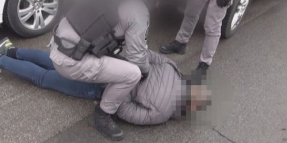 PODMETALI POŽARE I BACALI BOMBE! Uhapšeni članovi kriminalne grupe u Prištini i Mitrovici
