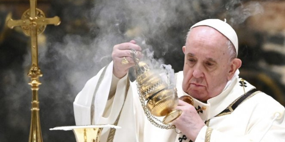 BENEDIKT XVI MORA DA BUDE SAHRANJEN IZMEĐU ČETVRTOG I ŠESTOG DANA OD SMRTI! Prvi put će pogrebni obred predvoditi lično sadašnji papa