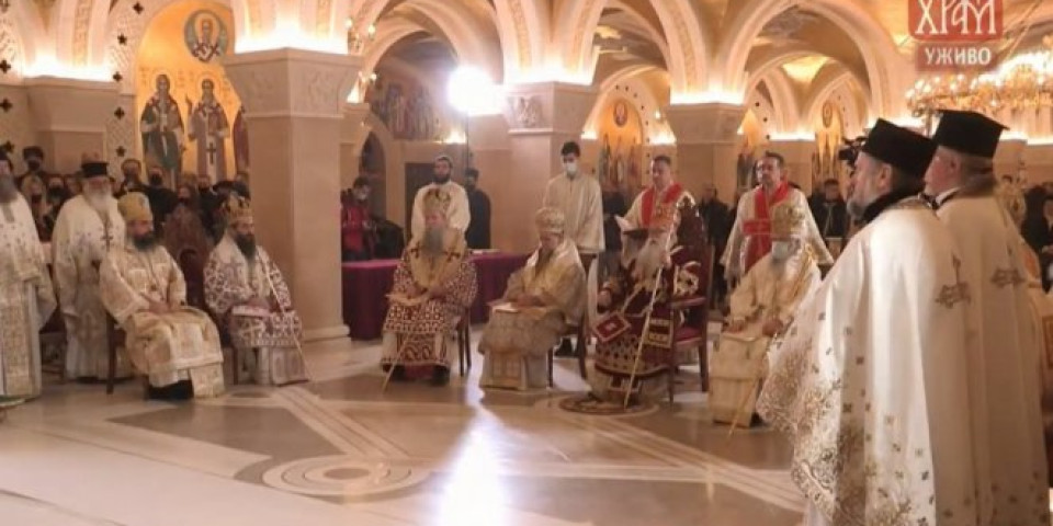 U Hramu Svetog Save služena liturgija i parastos preminulom patrijarhu Irineju! Prisustvovao i predsednik Vučić /Video/