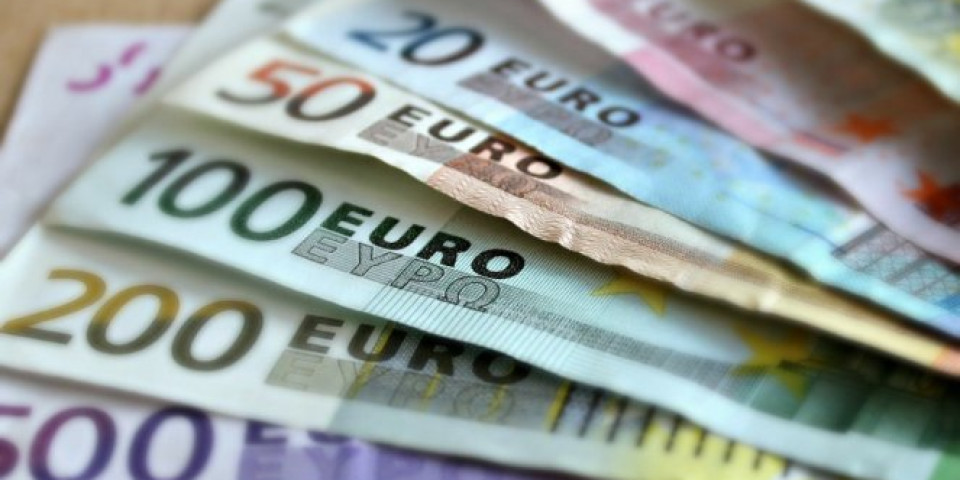 Za minus od 30.000 dinara i do 100 evra kamate! Zbog čega je dozvoljeno prekoračenje tako skupo?