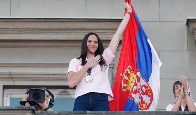 BOJIM SE DA ME NEKO NE PROBUDI IZ SNA! Sonja Vasić OTKRILA da je kao mala MAŠTALA o tome da nosi zastavu SRBIJE!