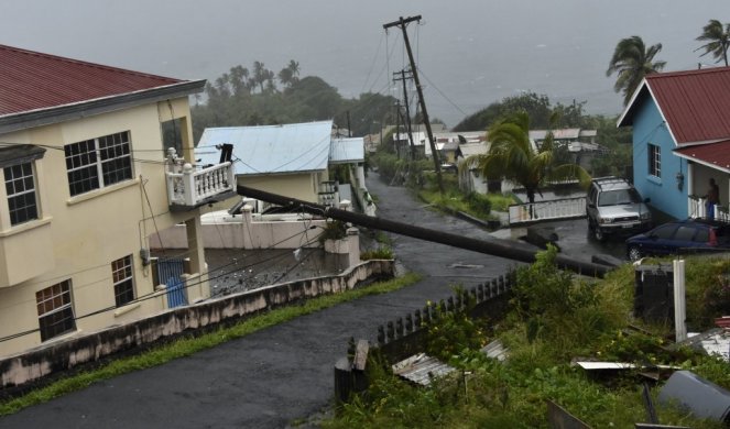 ELSA RUŠI SVE PRED SOBOM! Uragan zahvatio Karibe, kreće se prema Haitiju i Dominikanskoj Republici, stanovnici već evakuisani! /FOTO/