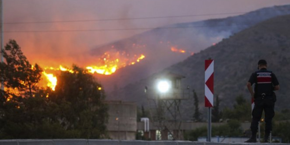 Ambasador: Građani Srbije nisu ugrozeni od požara u Turskoj