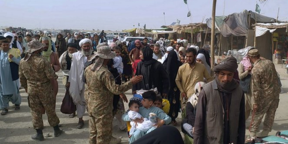 Talibani spalili ženu JER LOŠE KUVA, druge šalju u KOVČEZIMA u susedne zemlje da budu ROBINJE! AVGANISTAN POSTAJE PAKAO NA ZEMLJI! /VIDEO/