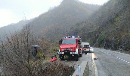 AUTO IZ SRBIJE SLETEO U KANJON MORAČE! Lakše povređeno dvoje srpskih državljana