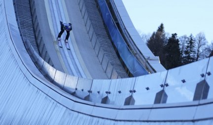 LETELA DO SVETSKOG REKORDA! Kanađanka ušla u istoriju ski skokova! (VIDEO)