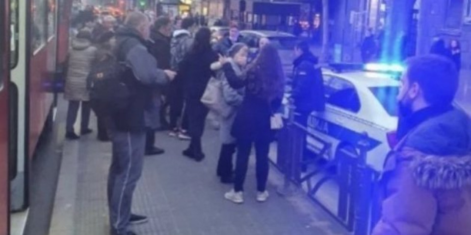 Osoba zaglavljena ispod tramvaja! Užas na Novom Beogradu