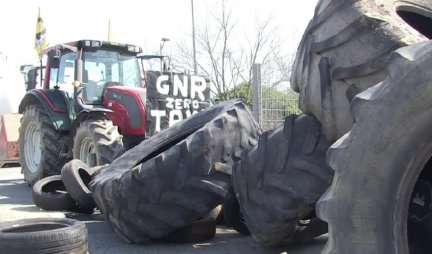 FRANCUZIMA PREKIPELO, OVAKO DALJE NE MOŽE! Farmeri i kamiondžije blokirali rafineriju nafte kod Liona! (VIDEO)