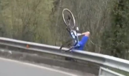 KAKAV PAD! Australijski biciklista doživeo strašnu nezgodu! (VIDEO)