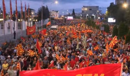 GORI SKOPLJE, 70.000 LJUDI IZAŠLO NA ULICE! Nakon bugarske, pada li i makedonska vlada?!
