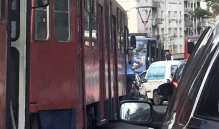 Dete (10) udario retrovizor na tramvaju: Detalji nesreće kod Slavije