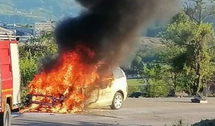 BUKTINJA NA PUTU KOD OPOVA! Zapalio se automobil u pokretu (VIDEO)
