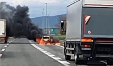 BUKTINJA NA AUTO- PUTU! Na deonici između Niša i Doljevca vatrena stihija guta automobil (VIDEO)