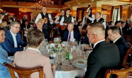 ANA I JA UŽIVAMO SA NOVAK I ORBANOM U PRIJATELJSTVU! Vučić sa premijerkom i mađarskim zvaničnicima u vinariji Zvonko Bogdan (FOTO)
