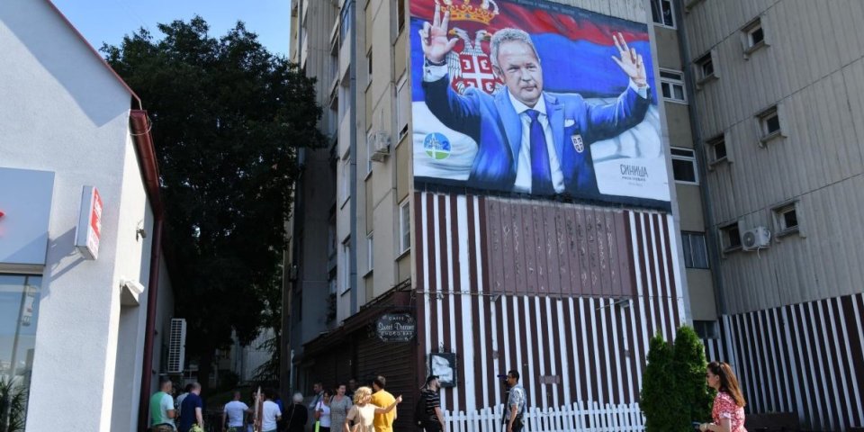 Siniši u čast! Legendarni fudbaler dobio veliki mural u Novom Sadu