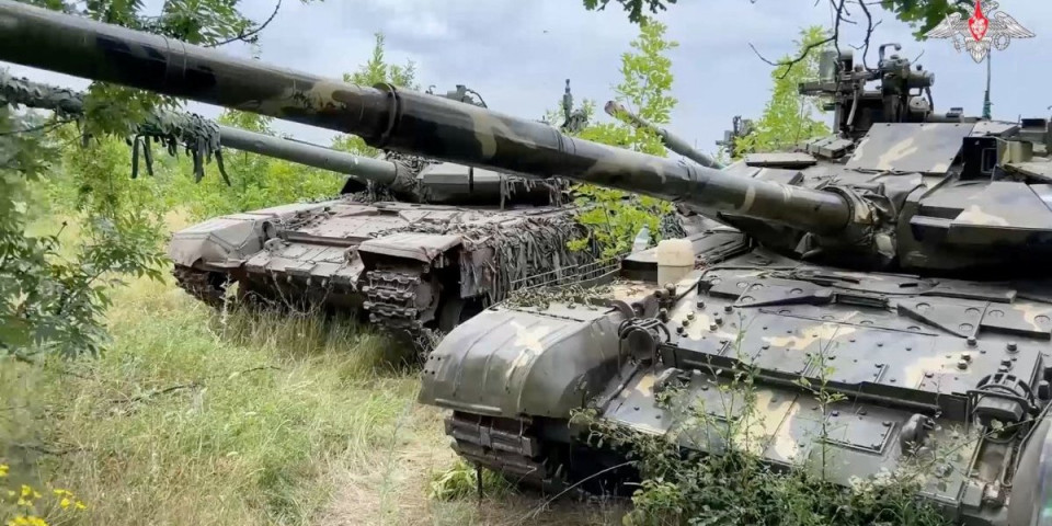 Ko je ovde lud?! Šok otkriće Nemaca: Ukrajinski tenkovi koriste rusku naftu!