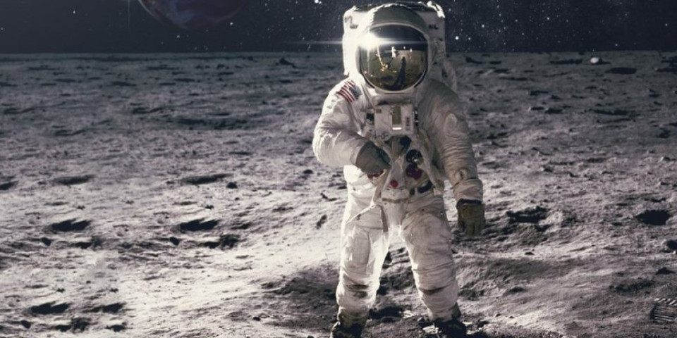 Kosmonauti nose Pradu! Čak i u šetnji po Mesecu imaće unikatna svemirska odela - nebo više nije granica  (FOTO)