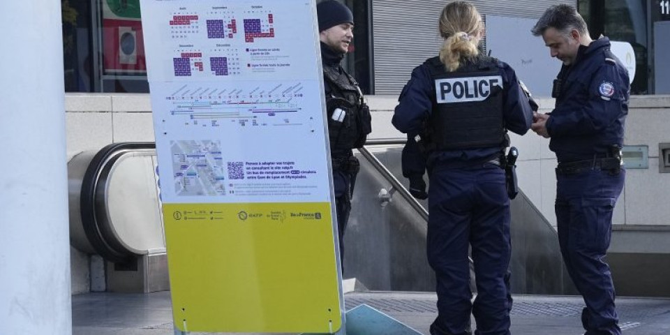 Strašan zločin u Francuskoj! Ubio ženu i četvoro dece, scene u kući su jezive! (FOTO)