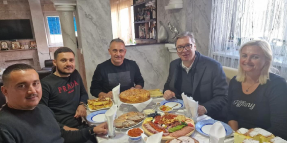 "Predsenik je fin i prirodan čovek"! Porodica Nikolić iz Smedereva opisala susret sa Vučićem (FOTO)