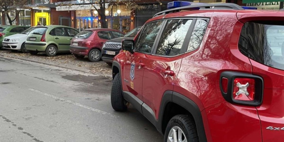 Automobil se zapalio nakon sudara: Nesreća na putu za Vrdnik