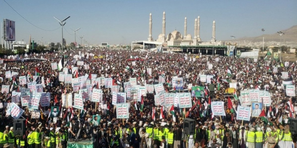 U Jemenu izbili veliki protesti! Desetine hiljada na ulicama, pale se američke i izraelske zastave (FOTO/VIDEO)