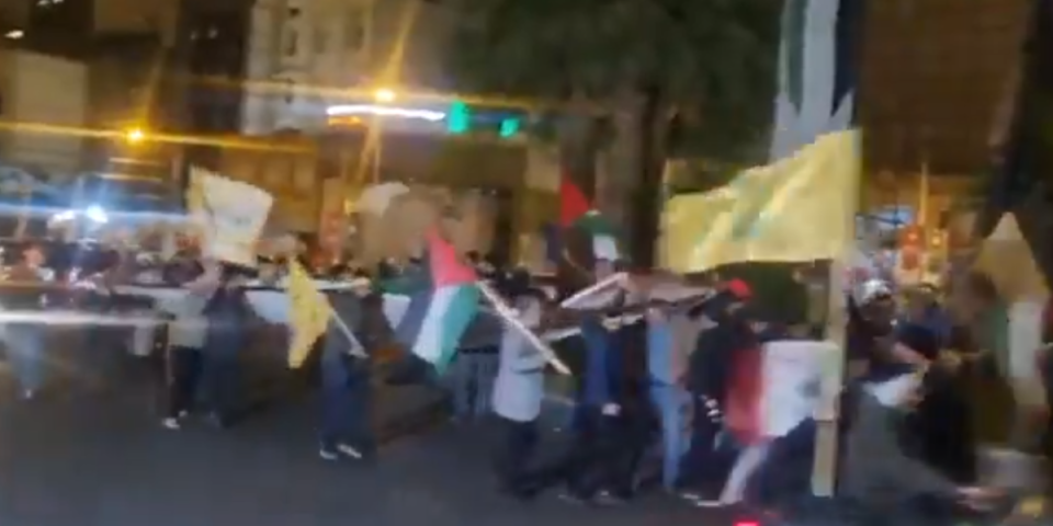 (VIDEO) Ludnica u Teheranu! Iranski narod izlazi na ulice! Neverovatni snimci kruže mrežama! "Smrt Americi, smrt Izraelu!"