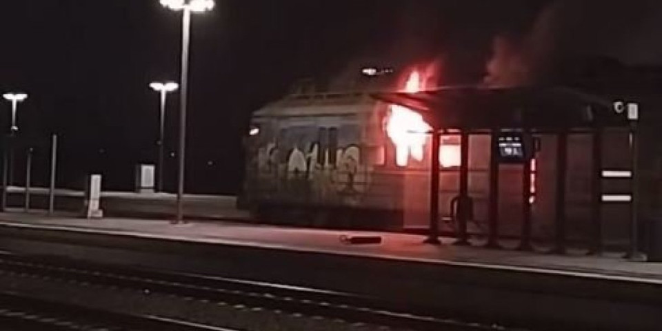 Uhapšena trojica vandala! Zapalili voz u Batajnici (VIDEO)