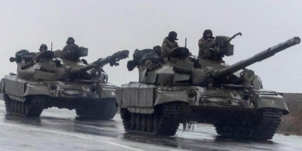 Počelo je! Primećeni ruski tenkovi kod granice! Raspalili žestoko po utvrđenim položajima, sve nestaje u plamenu!