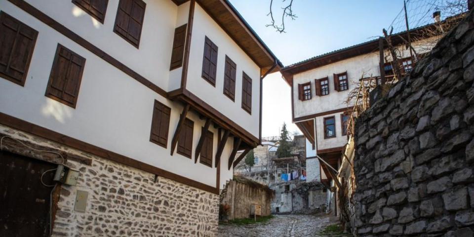 Kuće građene iz inata - pravljene da nerviraju komšije! Jedna ovakva nalazi se blizu Srbije (VIDEO)