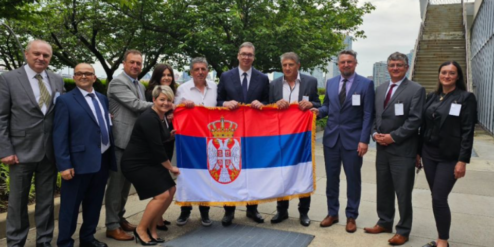 Zajedno sa srpskim žrtvama iz BiH i njihovim porodicama! Predsednik Vučić objavio fotografiju nakon sednice na kojoj je izglasana sramna rezolucija!