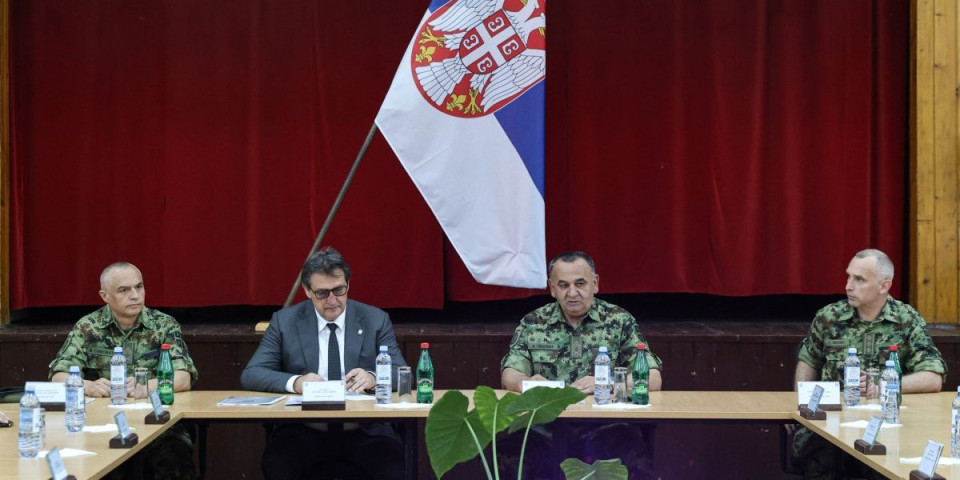 Ministar Gašić obišao Četvrtu brigadu kopnene vojske