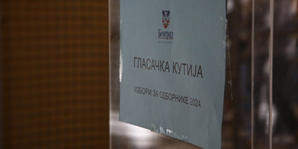 Incident u Novom Sadu! Novinar portala 021.rs napao birački odbor i oteo izborni materijal! (VIDEO)