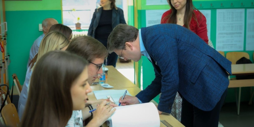 Glasao Nikola Selaković! Ministar obavio građansku dužnost na Vračaru (FOTO)