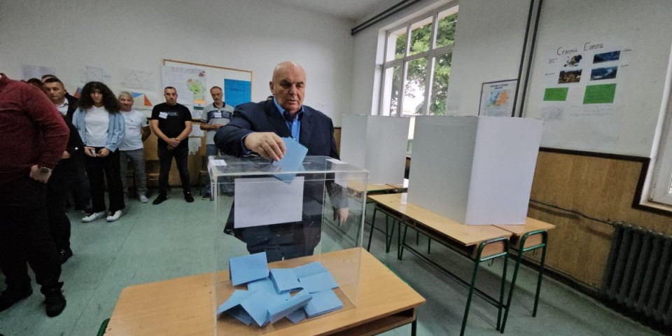 Dragan Marković Palma glasao u Končarevu! (FOTO)